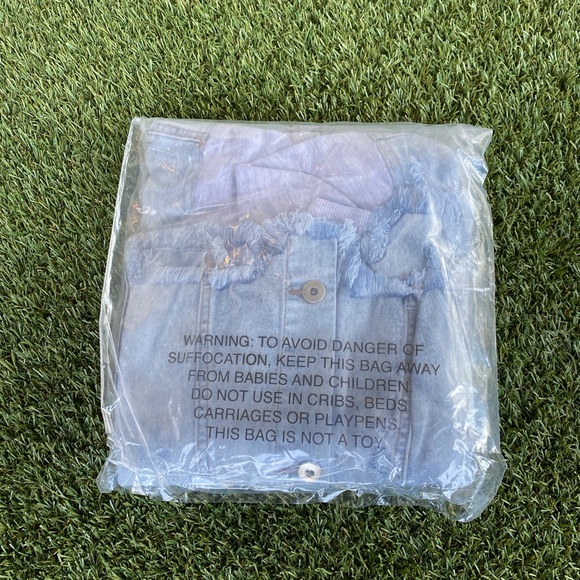 Distressed crop jean jacket - Picture 12 of 12